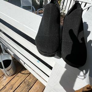 Black shoes Taryn Rose   New